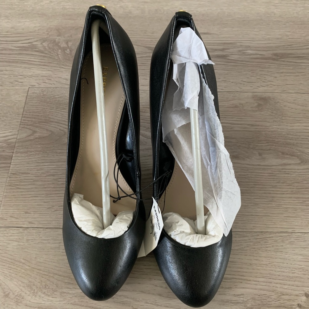 Nwt Express Black Pumps